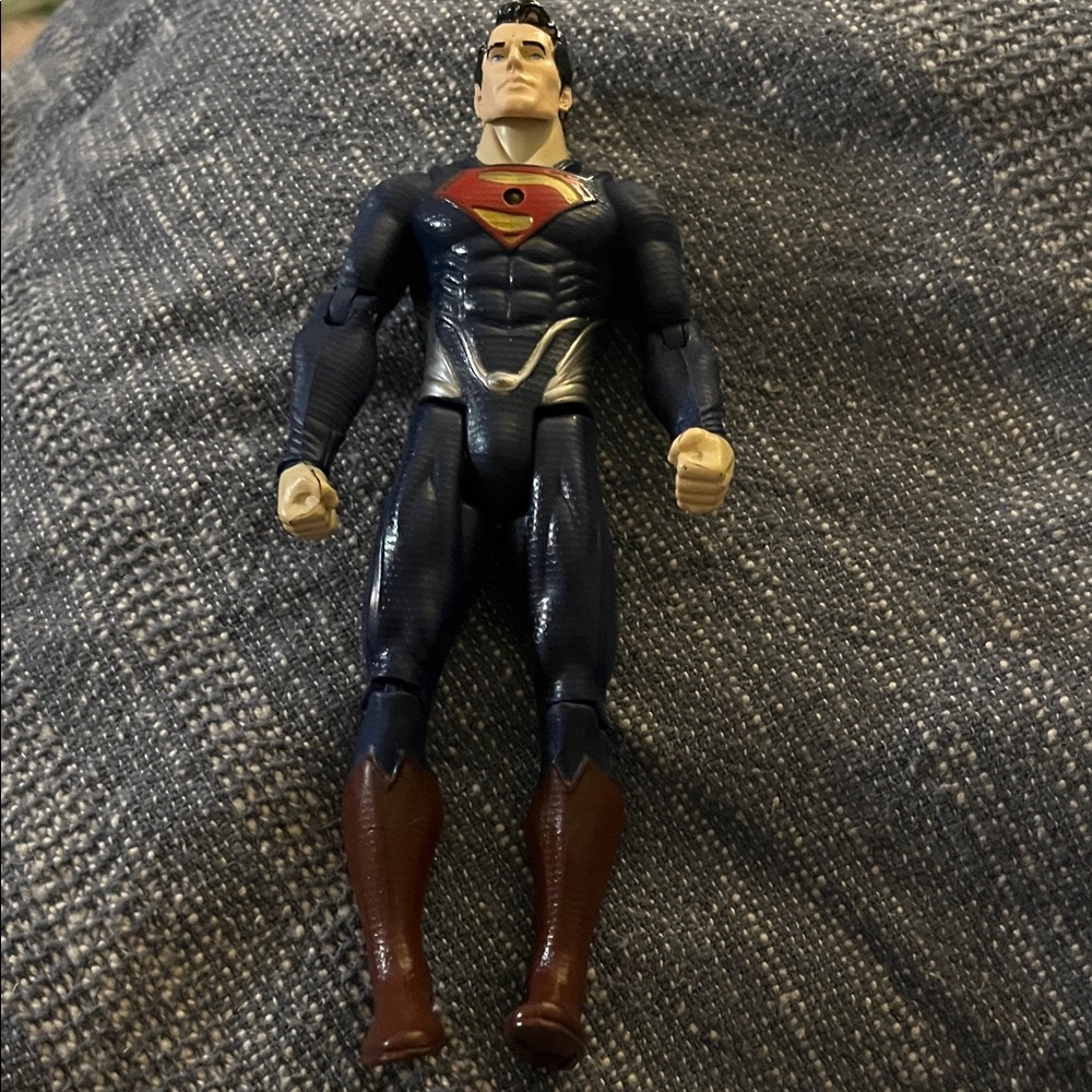 Superman Action Figure - Picture 2 of 9